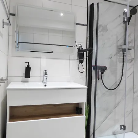 Citylife Pool, Sauna, 5 Pers Near Lift, Wifi, Ps4, Netflix , Winterberg