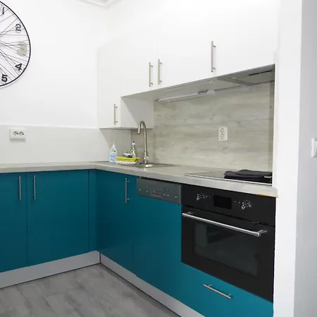 Citylife Pool, Sauna, 5 Pers Near Lift, Wifi, Ps4, Netflix , Apartment *