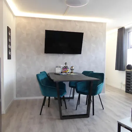 Citylife Pool, Sauna, 5 Pers Near Lift, Wifi, Ps4, Netflix , *